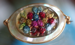 VINTAGE TINY MOLDED FLOWERS ENCASED IN GLASS/LUCITE ON MOP SHELL BACKGROUND PIN