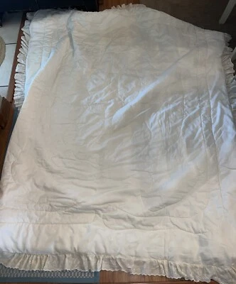 Springmaid 66 X 82 ( Twin) Cream Lace/doily Hem Comforter - Image 1 of 4