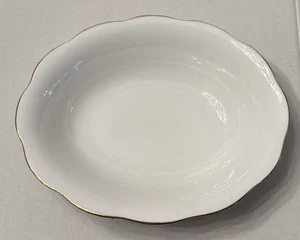 "Cuenco ovalado vintage Queen Anne porcelana de hueso fino 9x7,25"" borde de oro blanco usado en excelente estado" - Imagen 1 de 5
