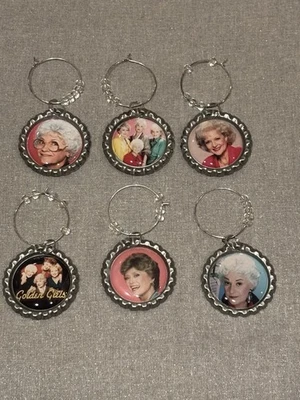 Dijes de copa de vino Golden Girls - Juego de 6 dijes de tapa de botella Foto 1 de 4