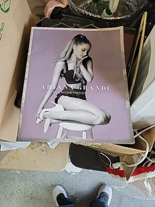 ARIANA GRANDE - 2015 HONEYMOON WORLD TOUR CONCERT PROGRAM BOOK - Picture 1 of 10