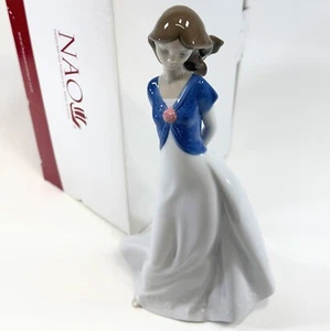 NAO Lladro 10 inch tall Figure 1450 Truly in Love Girl with Slippers behind her - Picture 1 of 8