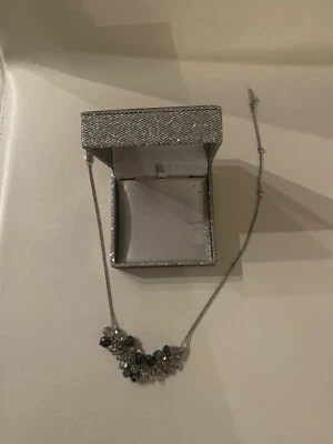 Collar Kenneth Cole New York VINTAGE Plateado Negro/Ahumado Racimo Foto 1 de 4