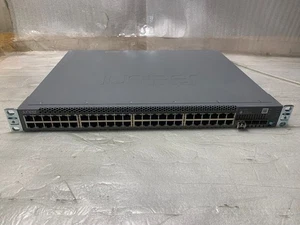 Conmutador Ethernet de 48 puertos Juniper Networks EX3400 PoE+ con cable de alimentación - Imagen 1 de 5