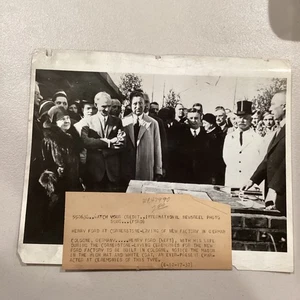 1930 Henry Ford & Wife at Cornerstone Auto Car Factory In Germany Press Photo - Imagen 1 de 13