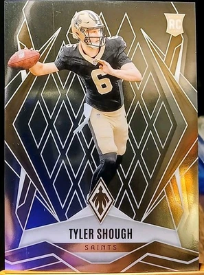 Tyler Shough Rookie Saints Nuevo 2025 Panini Phoenix RC SP #169 Nueva Orleans NFL Foto 1 de 2