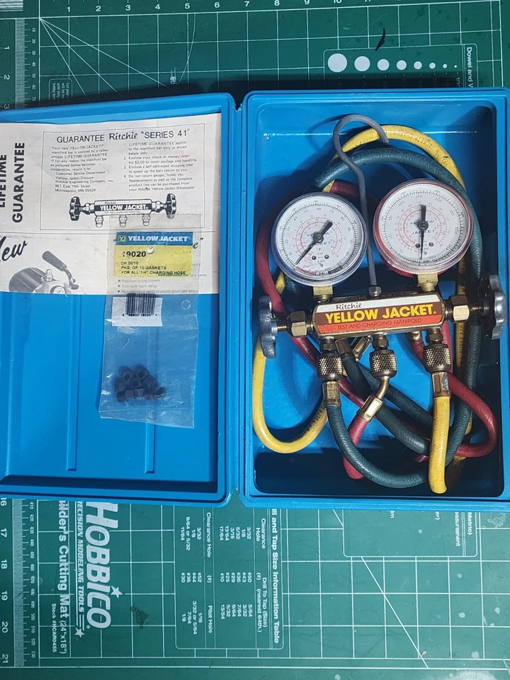 Medidores colectores de chaqueta amarilla Ritchie - R12 R22 R502 - Prueba y carga con mangueras Foto 1 de 4