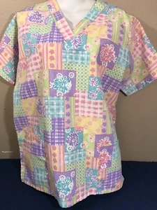 H Q SCRUB TOP PINK PURPLE BLUE FLORAL  FLOWERS S/S SZ M - Picture 1 of 4