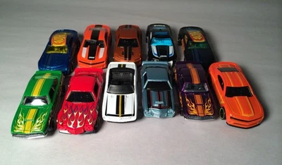 Лот из 11 Hot Wheels Chevrolet Camaro (1/64 Chevy 70 '69 '68 Copo RS SS K6134)  - Изображение 1 из 4