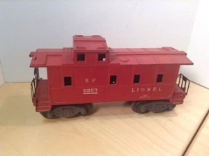 LIONEL TRAINS CABOOSE 6257 SP TYPE 1B RED STAPLE END TRUCKS C5+ NICE! - Picture 1 of 8