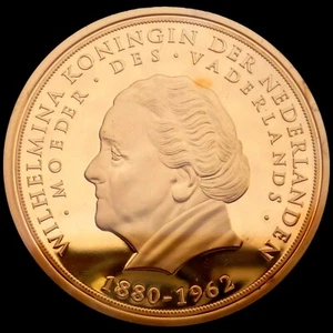 Netherlands Gold Plated Medal Royal House - Mother of the Country 1880 - 1962 - Picture 1 of 2
