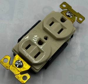 Cooper 5262V Receptacle Duplex 15A 125V 2P 3F LOT 0F 2 - Picture 1 of 9