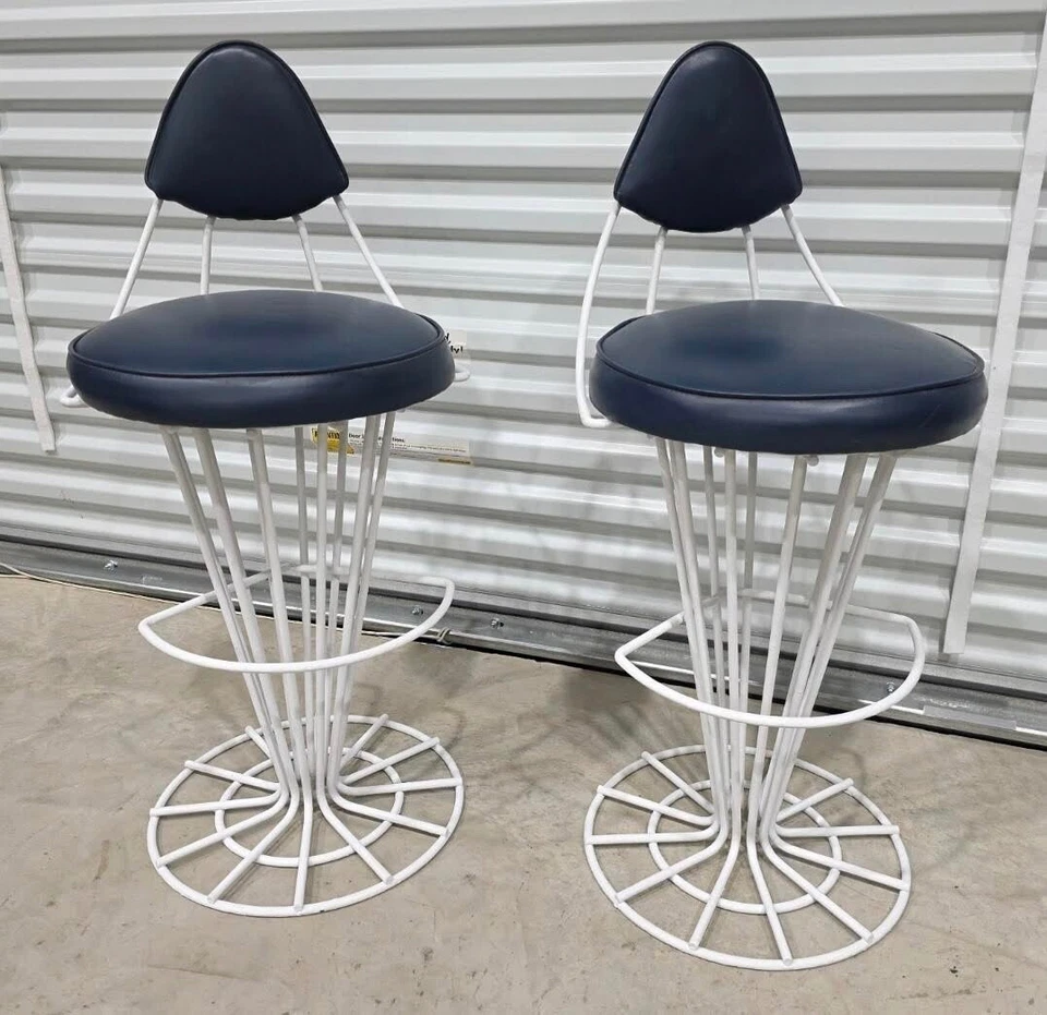 Par de taburetes de bar vintage de hierro forjado de mediados de siglo Foto 1 de 2