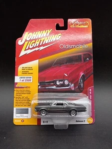 JOHNNY LIGHTNING 1967 OLDSMOBILE 442 W-30 CLASSIC GOLD ANTIQUE PEWTER VERSION A - Picture 1 of 2