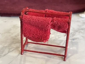 Dollhouse Red Metal Towel Rack With Red Towels 1:12 scale - Picture 1 of 8
