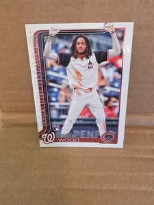 2025 Topps Serie 1 - James Wood #CC-17 “Variación de imagen” (SSP) (RC) - Imagen 1 de 5