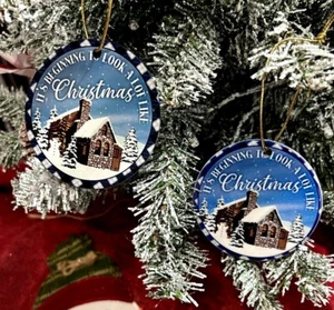 ES EMPIEZA A LUCIR Adorno Cerámica y Metal Decoración Para Tu Árbol - Regalo Perfecto - Imagen 1 de 5