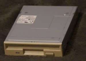 Sony Diskettenlaufwerk | MPF920-E | Nicht getestet/funktioniert ggf. - Afbeelding 1 van 6