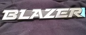 NEW NOS GENUINE GM OEM CHEVROLET BLAZER NAMEPLATE EMBLEM - Bild 1 von 1