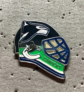 Vancouver Canucks Goalie Mask NHL Hockey Pin - Imagen 1 de 1