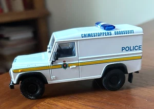CORGI Defender 1:32 Scale Die-cast Crimestoppers Police Land Rover - Picture 1 of 8