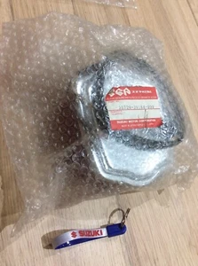 LAMPADA COMBINAZIONE POSTERIORE SUZUKI GP100 GP125 NOS PT N. 35720-39184-999 RICAMBIO ORIGINALE - Foto 1 di 12