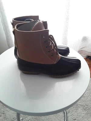 Charles Albert Women's Vegan Leather, brown, Duck Boots Sz 8 - Image 1 of 4