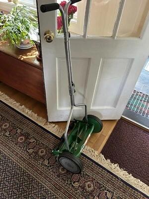 Scotts 14 pulgadas. Cortacésped manual de 5 cuchillas para caminar detrás de empuje - apenas usado 304-14S Foto 1 de 4