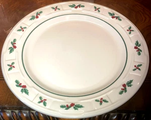 Longaberger WT Luncheon Plate-Traditional Holly Pattern-USA-NIB!!! - Picture 1 of 4