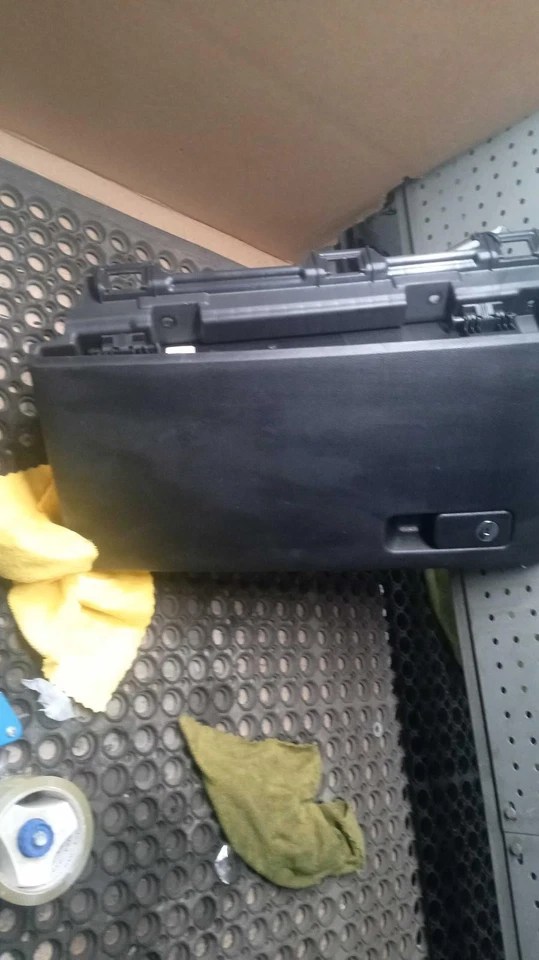 Guantera usada se adapta a: Kia Telluride 2022 grado B Foto 1 de 4