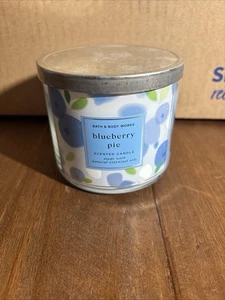 Bath and Body Works Blueberry Pie 14,5 Oz. 3-Docht-Kerze NEU - Bild 1 von 4