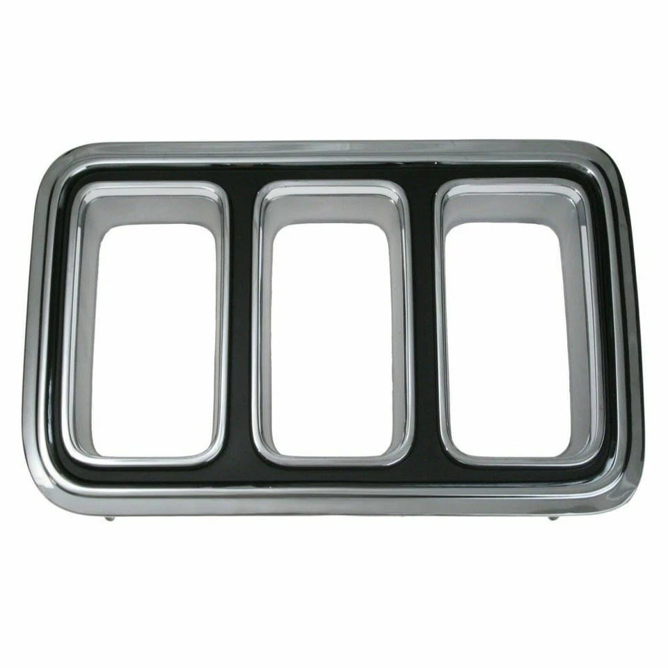 1970 年福特野马尾灯挡板适合右手和左手-全新带外观缺陷 — 第 1/1 张图片