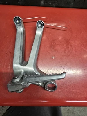 本田 RC51 RVT1000R 左后乘客钉脚凳 SP1 SP2 — 第 1/3 张图片