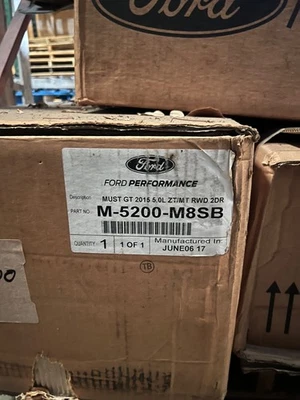 Escape trasero Ford Performance Sport Cat 15-17 Mustang GT 5,0 L negro puntas cromadas Foto 1 de 4