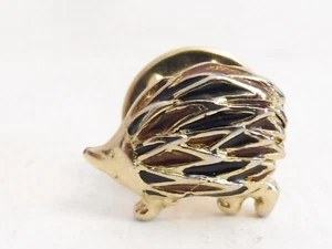 VINTAGE SMALL GOLD TONED & ENAMELED HEDGEHOG PIN BROOCH VGC - Picture 1 of 5