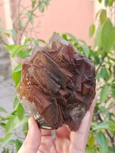 Muestra de fluorita de piedras preciosas naturales de 640 g en matriz con inclusiones de óxido de hierro rojo - Imagen 1 de 16