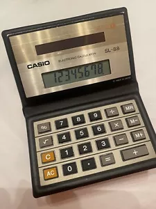 Casio SL-88 Calculadora Electrónica de Célula Solar Estuche de Bolsillo Delgado De Colección - Imagen 1 de 6