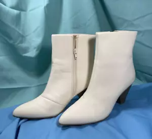 Kohl's Ankle Ivory Boots with 3" Heals & Zipper, Women's Size 8 1/2 M - Picture 1 of 12