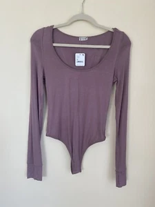 Free People Intimate Body Oberteil M Mauve Langarm Daumenlöcher Tanga Neu mit Etikett - Bild 1 von 6