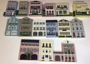 Sheila’s House Collection Holz Charleston SC Regal Sitzer Rainbow Row II, breit - Bild 1 von 15