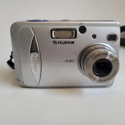 Fujifilm FinePix A303 3.2MP Compact Digital Camera Hi Pro Camera Bag Card Tested - Image 1 of 4