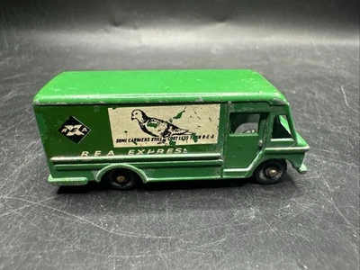 Modelos Vintage Green Budgie No. Furgoneta de reparto de paquetes 57 REA Express. Inglaterra Foto 1 de 4