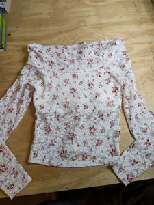 Blusa corta Hollister para mujer talla pequeña con hombros descubiertos de encaje blanca floral nueva con etiquetas - Imagen 1 de 11