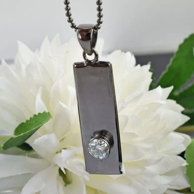 Colgante solitario de diamantes blancos de 3 quilates para hombre con cadena, sin tarifas Foto 1 de 4