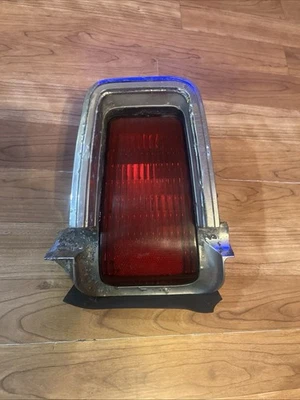 Oldsmobile Cutlass Supreme 442 1969 luz trasera lateral derecha del pasajero usada OEM Foto 1 de 4