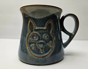 Tazza da caffè smaltata La Rochelle Artisan in gres porcellanato blu gatto in rilievo - Foto 1 di 8