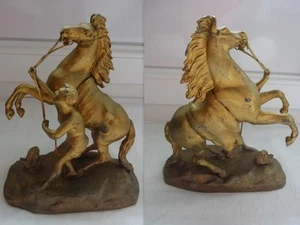 SUJET DE PENDULE REGULE DORE CHEVAL DE MARLY ET SON CAVALIER SIGNE COUSTOU?? - Imagen 1 de 3