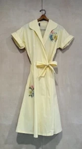 Vintage 1950's Soft Yellow Appliqué Wrap Dress branded Lisanne with one pocket - Picture 1 of 7