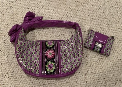 Vera Bradley Púrpura Punzón Volantes Hobo Arco Y Billetera A Juego Vinilo Retirado Raro Foto 1 de 2