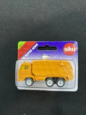 SIKU Super Serie #0811 Mercedes-Benz Garbage Refuse Truck NEW IN PACKAGE - Image 1 of 4